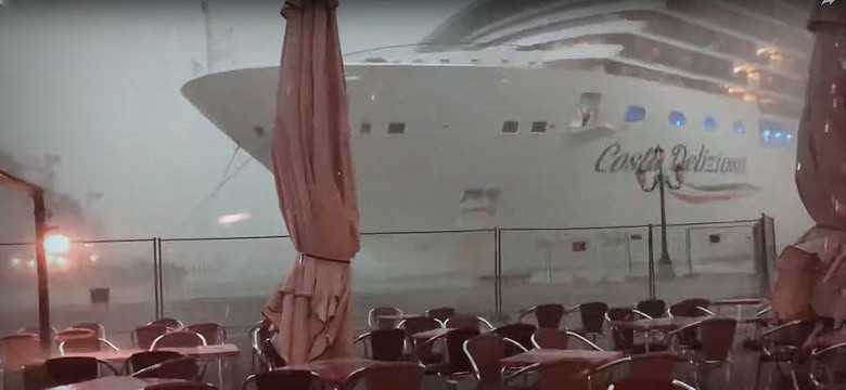 Wenecja: wielki statek wycieczkowy cudem uniknął kolizji podczas burzy