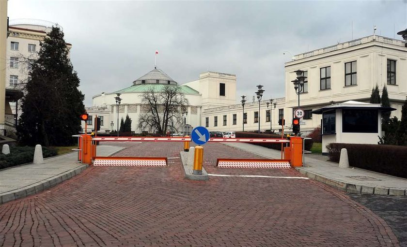 Kryzys? Posłowie dostaną podwyżki! I to aż o...