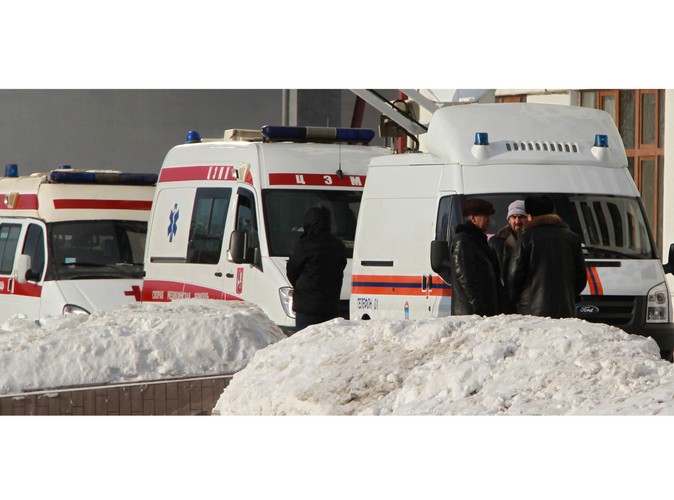 Karetki przed kostnicą w Moskwie