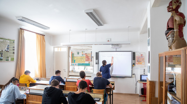 A pedagógusok úgy érzik, hogy minden napjuk egy életveszély: kollégáik kidőlnek/ Fotó:  MTI-Rosta Tibor