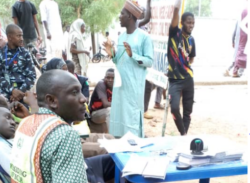 Voting briefly halted at Orphanage PU, R/Doruwa B, Sokoto South, Sokoto.