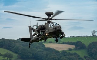Apache już w Polsce. Wojsko Polskie rozpoczyna szkolenia na śmigłowcach uderzeniowych