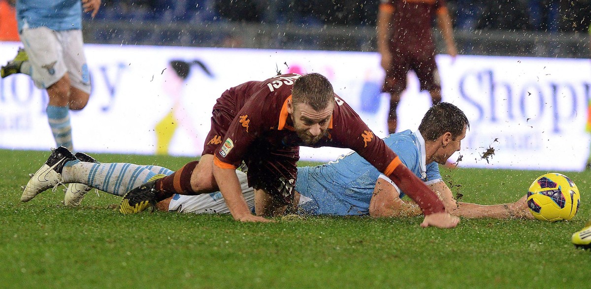 Liga włoska: De Rossi stracił miejsce w kadrze. Uderzył rywala w twarz