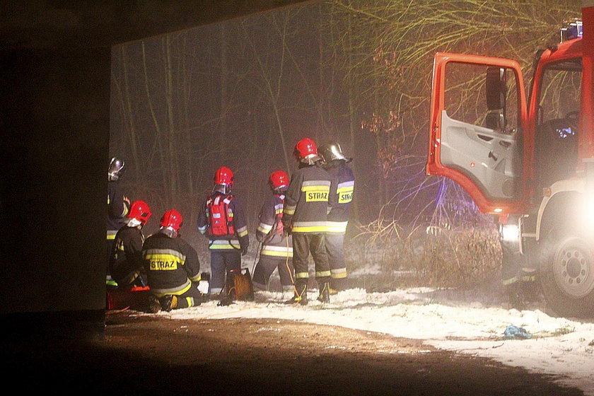 Wyłowiono auto ze zwłokami mężczyzny