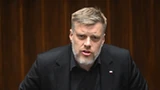 Zandberg: To przedziwne, że Tusk chwali się łamaniem prawa międzynarodowego