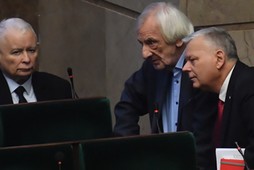 Prezes PiS Jarosław Kaczyński, wicemarszałek Sejmu Ryszard Terlecki i poseł Marek Suski