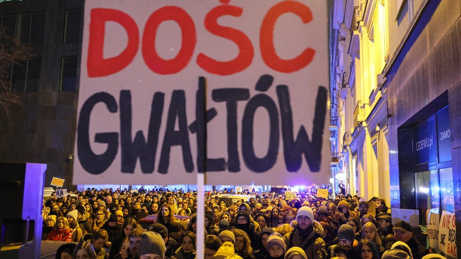 Uczestnicy marszu pod hasłem "Miała na imię Liza", zorganizowanego w Warszawie w związku z tragiczną śmiercią 25-letniej Lizy