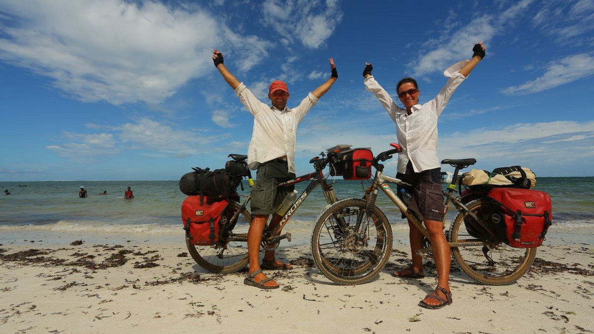 Dotarliśmy do Mombasy, licznik pokazał 7560 km. Tyle w ciągu 5 miesięcy przejechaliśmy rowerami przez Afrykę – startując znad Oceanu Atlantyckiego, a kończąc nad Indyjskim.