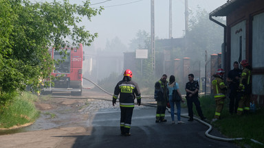 Pożar hali w Chorzowie. Strażacy znaleźli ciało z raną postrzałową
