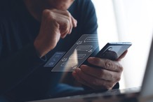 200 zł kary za takie używanie telefonu komórkowego. Zmiany w przepisach już obowiązują