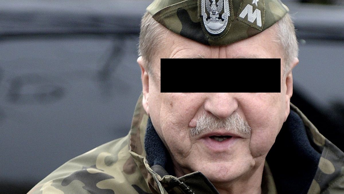 Żandarmeria zatrzymała dziś trzy osoby, w tym byłego dowódcę generalnego rodzajów sił zbrojnych gen. Lecha M., w związku z organizacją pokazów lotniczych "Air Show" w Radomiu w latach 2010-2015 - poinformował rzecznik Prokuratury Okręgowej w Warszawie prok. Łukasz Łapczyński.
