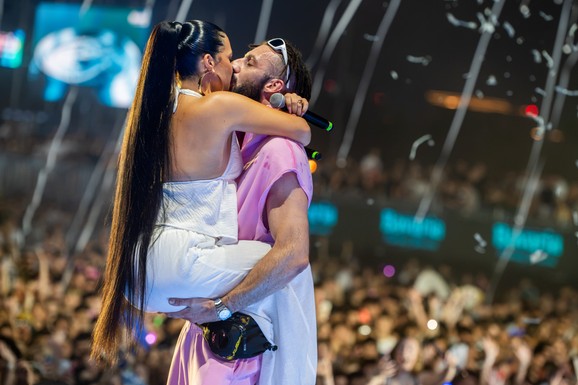 CECINA „KUKAVICA“ ORILA SE UŠĆEM, VELIKI DEBI ZA 2SOMA: Drugo veče Belgrade Music Week donelo poljubac na bini, evrovizijsku pobednicu i potpuno letnje ludilo pred desetinama hiljada ljudi