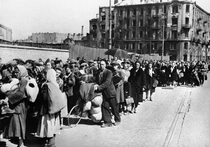 Powstanie Warszawskie na archiwalnej fotografii