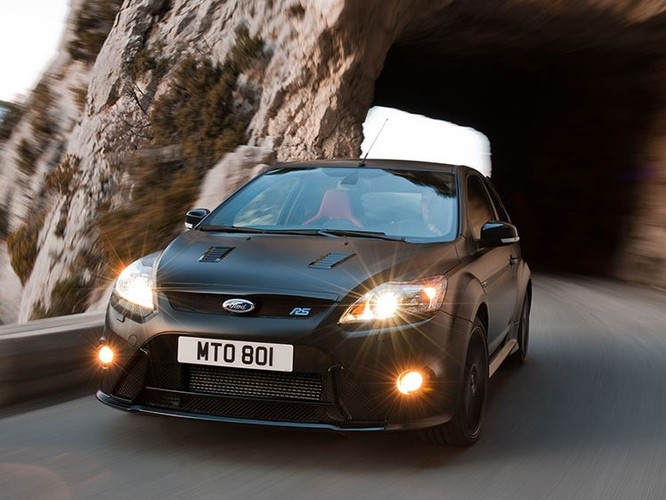 Ford Focus RS500 - limitowana seria na zakończenie produkcji. Pod maską 350 KM na przedniej osi! Bestia.