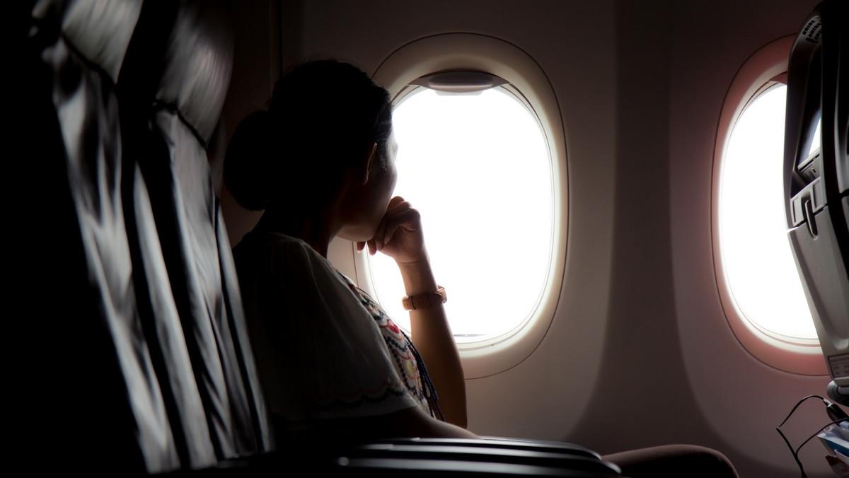 Dlaczego podczas startu i lądowania okna w samolocie muszą być odsłonięte?
