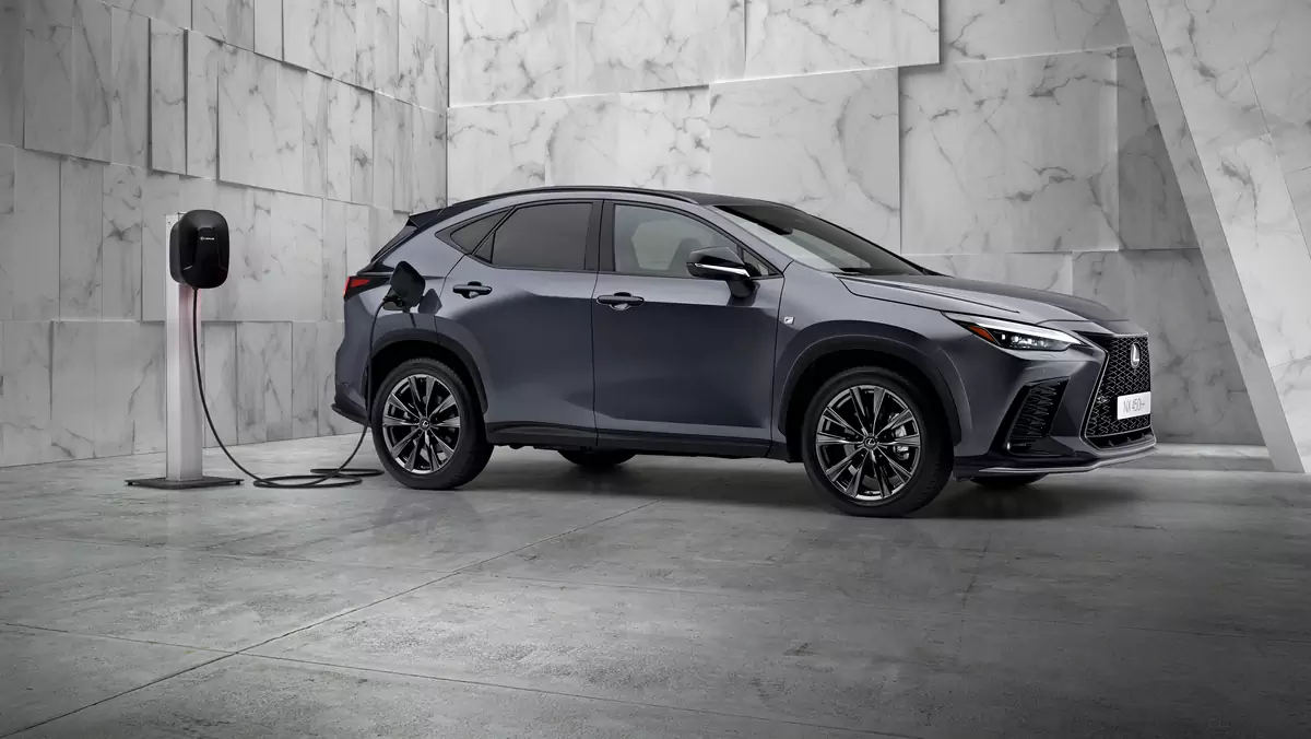 Lexus NX - w Polsce dostępny w dwóch wersjach napędu hybrydowego