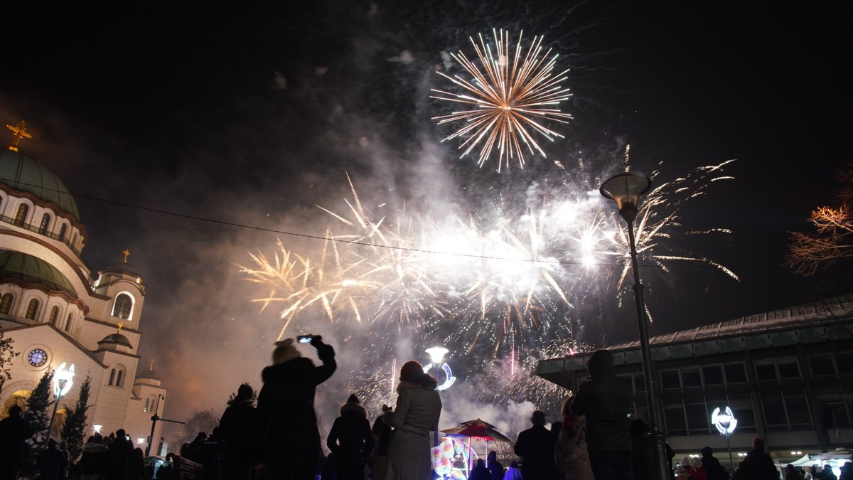 Tradicionalni vatromet ispred Hrama Svetog Save za doček Srpske nove godine