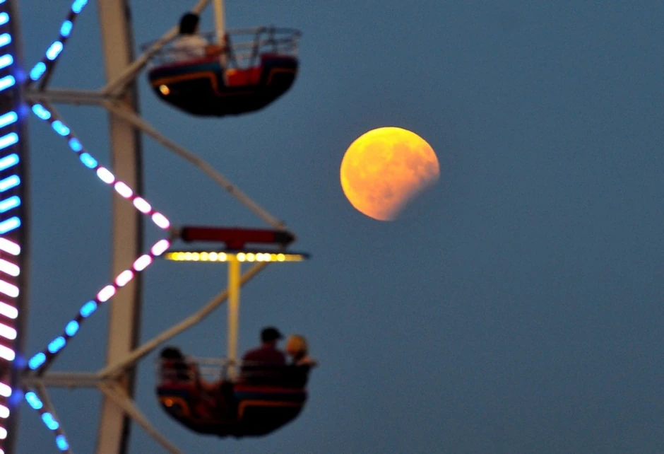 Delimično pomračenje meseca u Ščećinu, Poljska, 7. avgusta 2017.