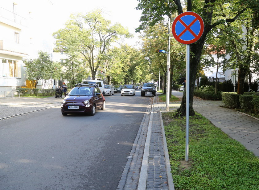 Przez urzędników nie mamy gdzie parkować