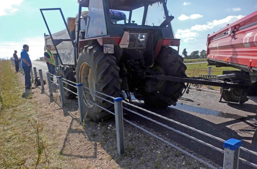 Lucjan Wiszniewski zginął jadąć swoim ciągnikiem. Z wiaduktu zmiotła go wielka ciężarówka