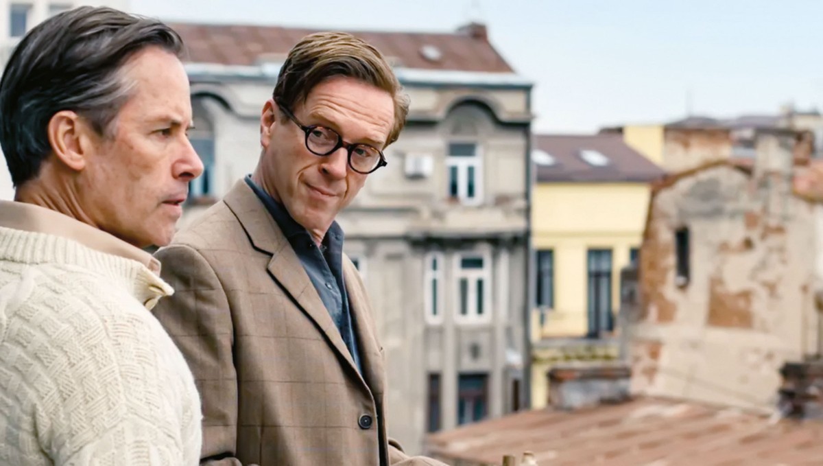 Rozmawiający mężczyźni