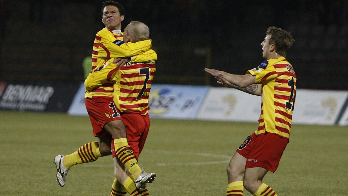 Przebywająca na zgrupowaniu w Słowenii - Jagiellonia Białystok pokonała irański zespół Steel Azin FC 3:2 - poinformował oficjalny portal klubu.