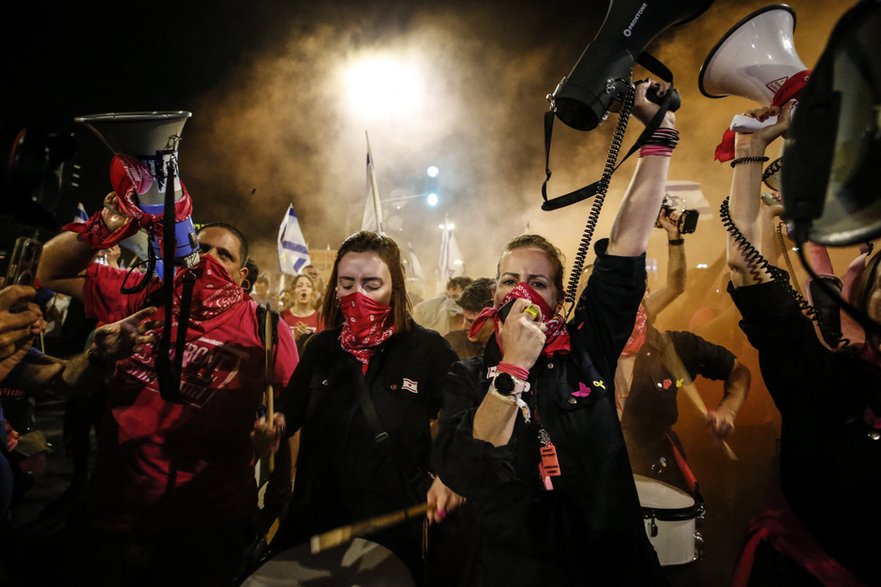 Obywatele Izraela protestują przeciwko rządowi premiera Binjamina Netanjahu, wspierając rodziny więźniów w pobliżu Knesetu w Jerozolimie, 31 marca 2024 r.