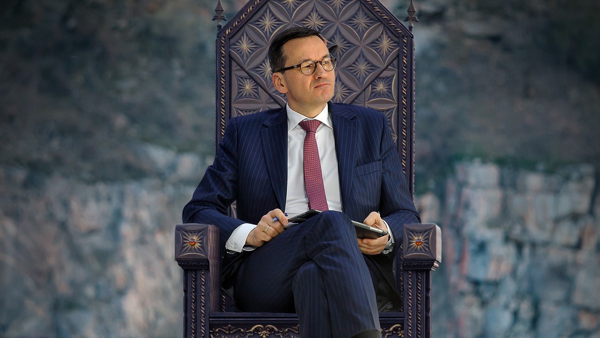 Morawiecki na tronie