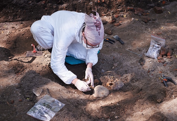 GDAŃSK, CMENTARZ GARNIZONOWY. Archeolodzy IPN odkrywają szczątki ofiar z 1946 roku