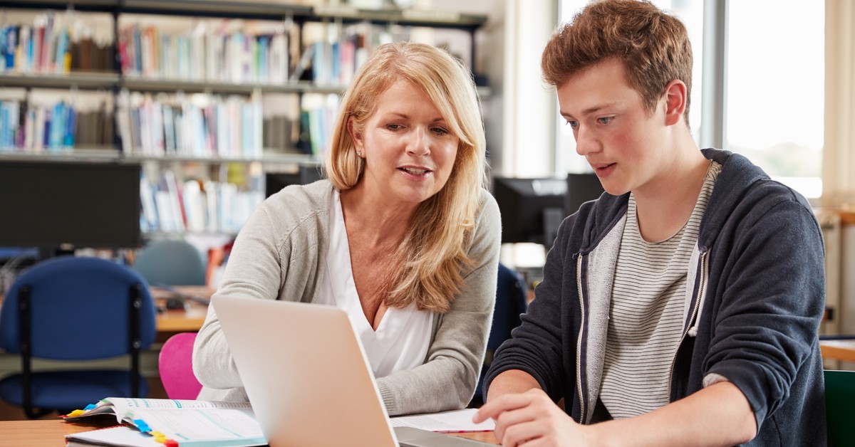 Zwolnienie korepetycji z VAT. Czy nauczyciel musi być matematykiem?