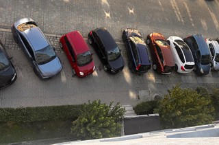 Zmiana przepisów dotyczących miejsc parkingowych. Będzie jeszcze trudniej o miejsce