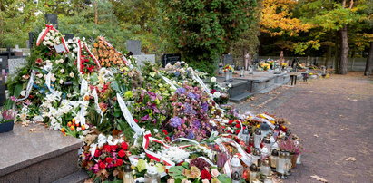Jak wygląda grób Franciszka Pieczki po jego pogrzebie? Nie uwierzycie, co tam się dzieje