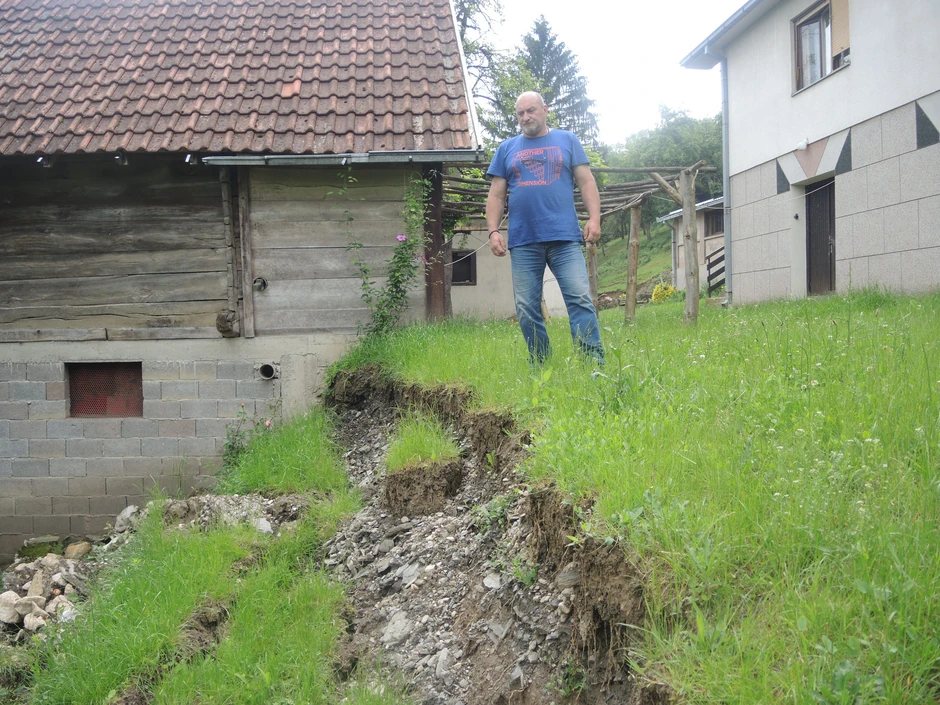 Voda spira zemlju i klizište je svaki dan sve bliže kući