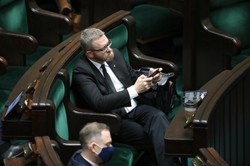 Gorąco w Sejmie. Terlecki upomina posłów bez maseczek. Padły słowa o "pajacach"