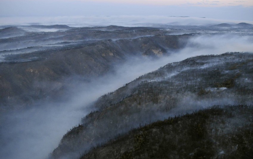 Dim od požara širi se šumom