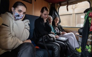 Do Warszawy dotarł pociąg medyczny z kobietami i dziećmi ewakuowanymi z Ukrainy