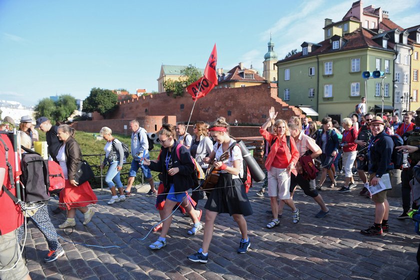 Piesza pielgrzymka na Jasną Górę. Znajdź siebie na zdjęciach