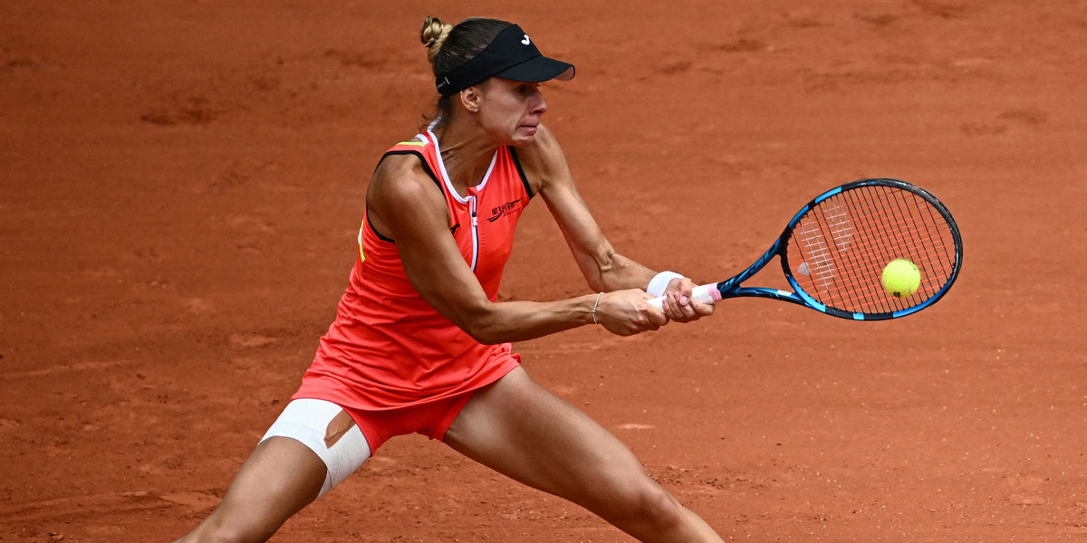 Magda Linette żegna się z turniejem French Open. 
