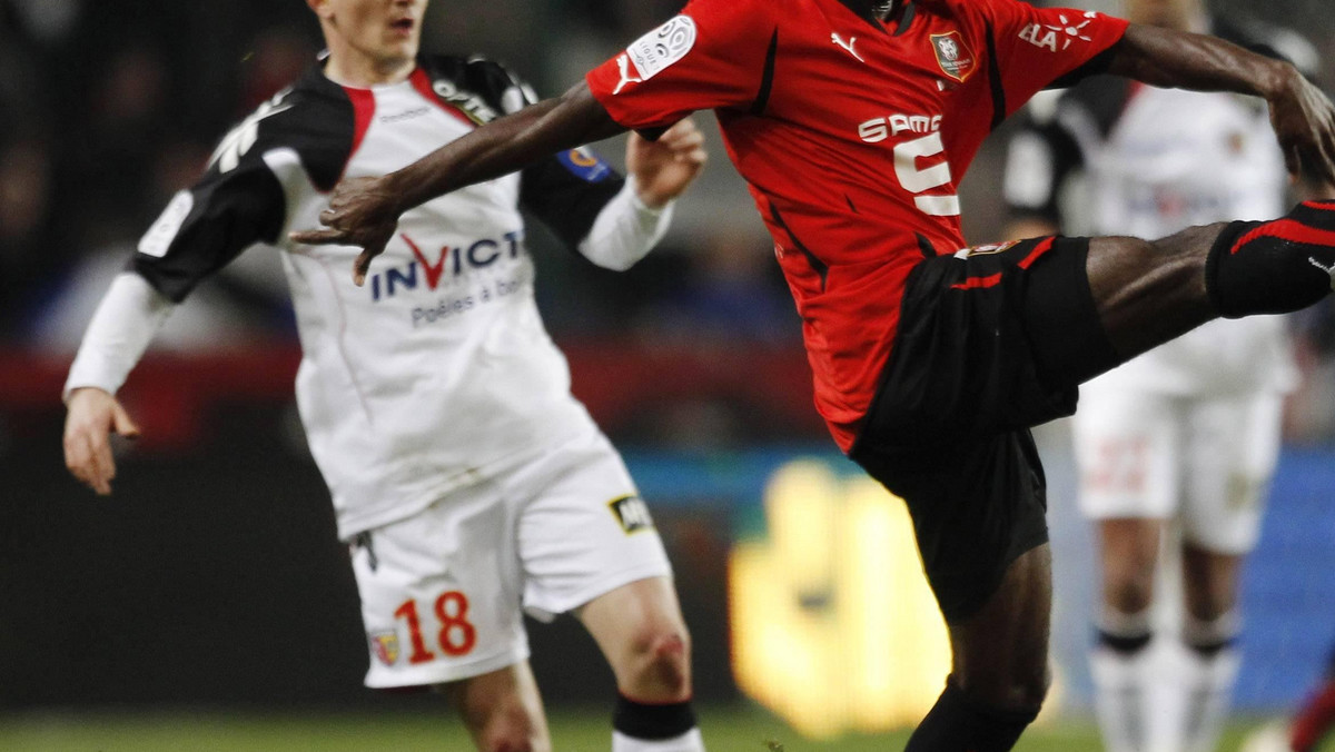 W spotkaniach 25. kolejki Ligue 1 najciekawiej było w Rennes, gdzie drugi zespół ligi Rennes pokonał pewnie 2:0 (1:0) walczące o utrzymanie Lens. W Monako miejscowe AS Monaco tylko zremisowało 2:2 (1:0) z Caen, choć prowadziło w tym meczu już 2:0. Sędziowie pokazali dziś cztery czerwone kartki, w tym dwie w meczu w Sochaux.