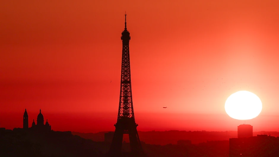 Zvaničnici su saopštili da će vrh Ajfelovog tornja biti zatvoren ceo dan 1. i 2. jula | Foto: Getty Images