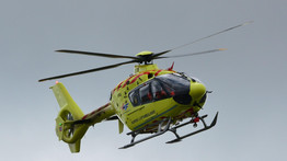 Mentőhelikoptert is riasztottak Komárom-Esztergom megyébe: lezuhant egy siklóernyős