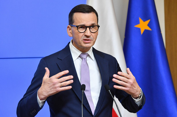 Premier Mateusz Morawiecki podczas konferencji prasowej w Brukseli