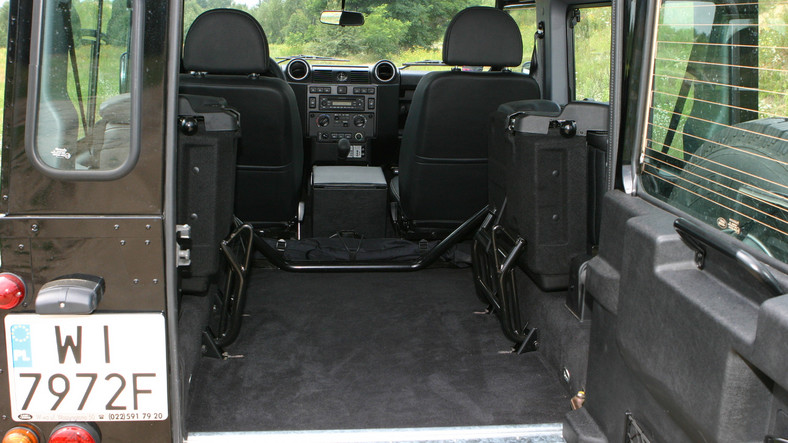 Land Rover Defender II (2007-16) – z 2011 r. za 135 000 zł