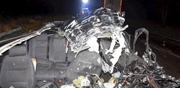 Porażające zdjęcia po zderzeniu audi z ciężarówką. 21-latek nie mógł tego przeżyć...