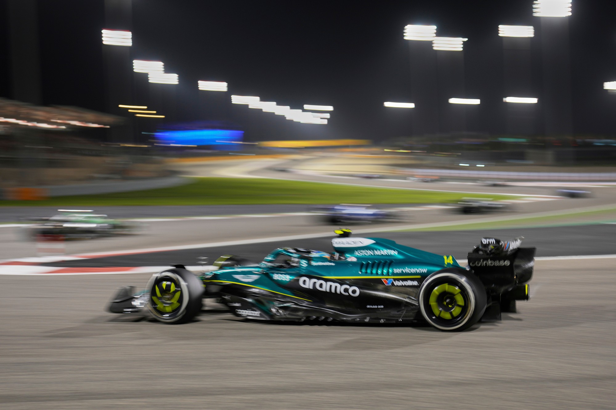 Veľká cena Bahrajnu: Španielsky pretekár Fernando Alonso (Aston Martin).