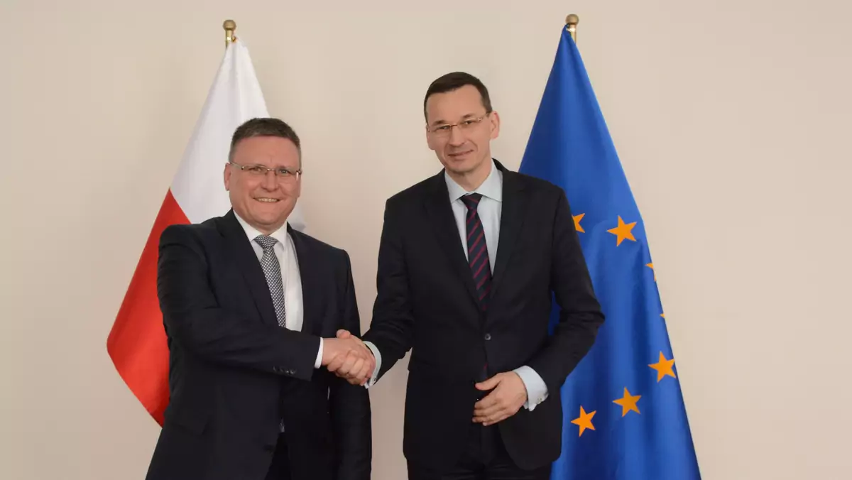 Markus Schäfer, Członek Zarządu Mercedes-Benz Cars i Mateusz Morawiecki, wicepremier i minister gospodarki RP