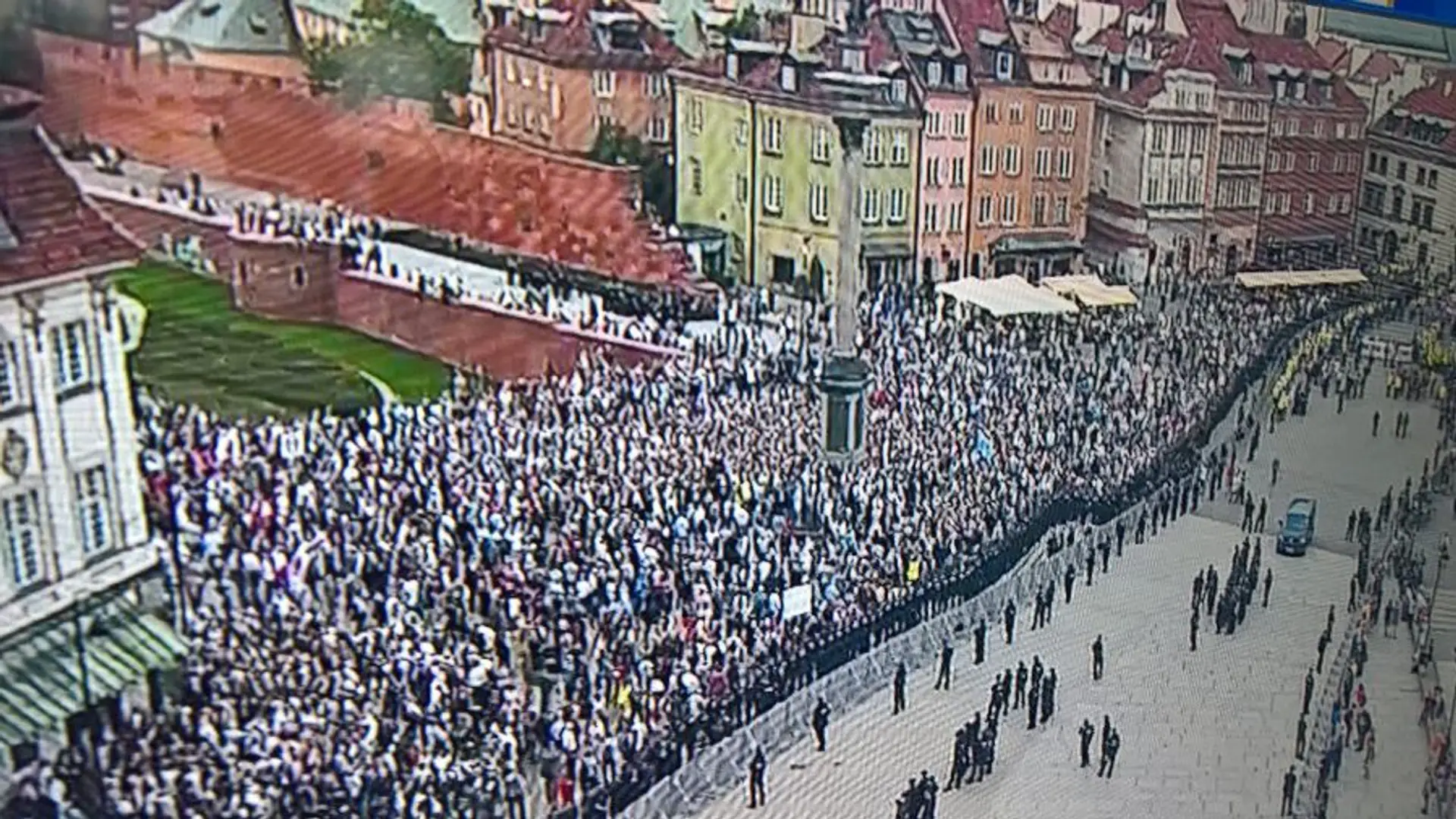 Z 87. miesięcznicy smoleńskiej zapamiętamy jeden widok. "Zdjęcie przejdzie do historii"