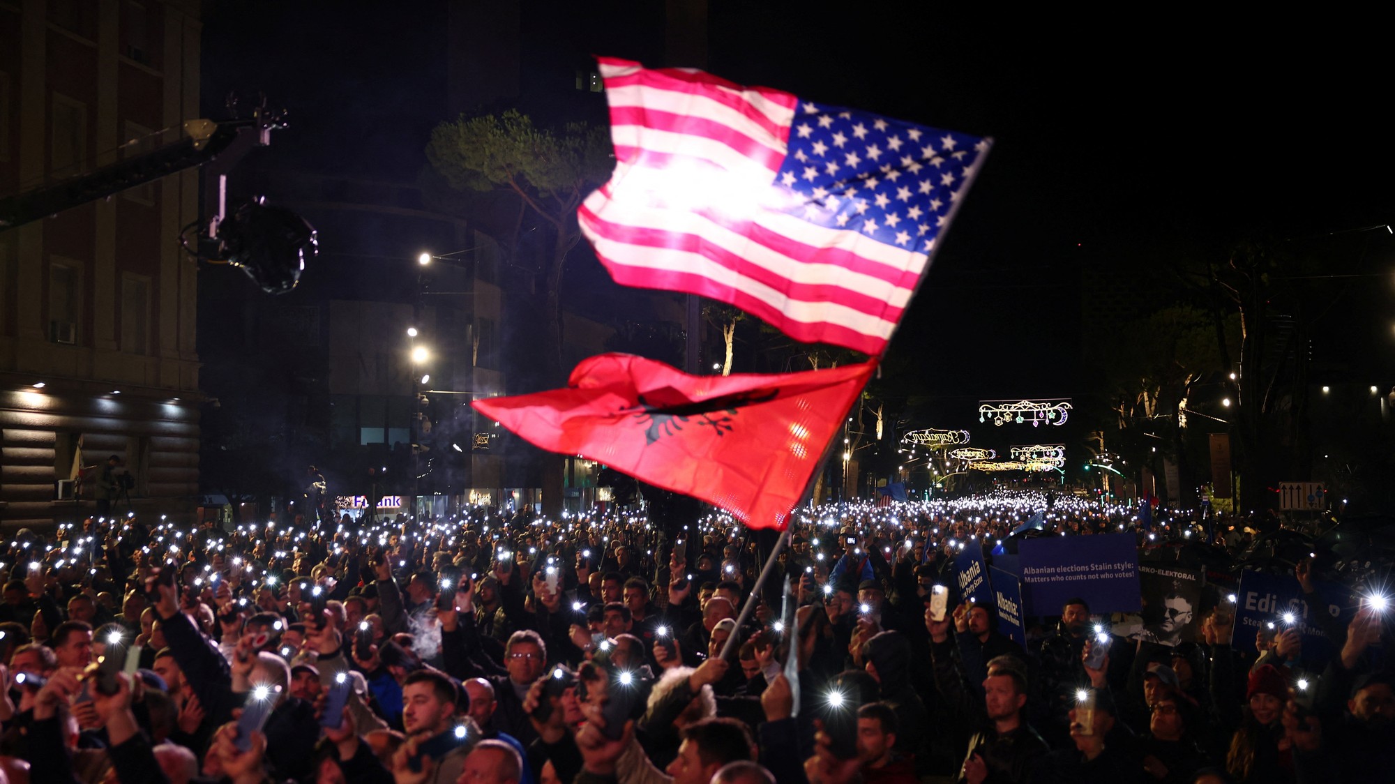 Protivládny protest v Tirane