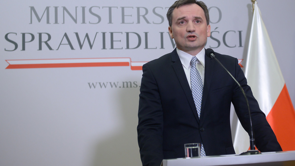 Nie jest prawdą by Minister Sprawiedliwości miał uzyskać, dzięki zmianom w sądowych systemach informatycznych, dostęp do danych zawartych w protokołach rozpraw - podał resort. Takie obawy wyrażało m.in. stowarzyszenie sędziów "Iustitia".