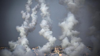 Apokaliptikus látvány: videón a hajnalban Izraelre hulló rakétaeső